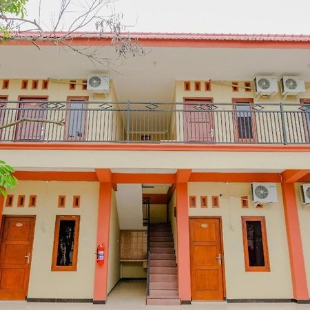 Oyo 2826 Panderman Residence Blitar Eksteriør billede