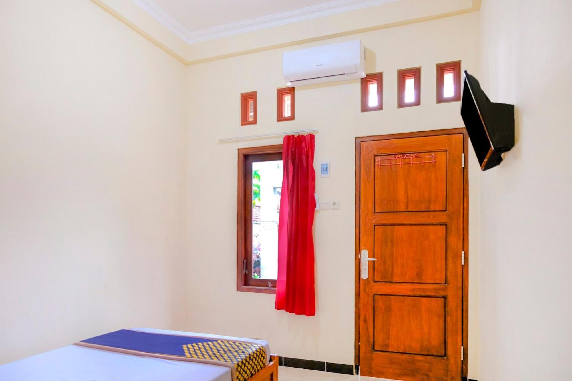 Oyo 2826 Panderman Residence Blitar Eksteriør billede