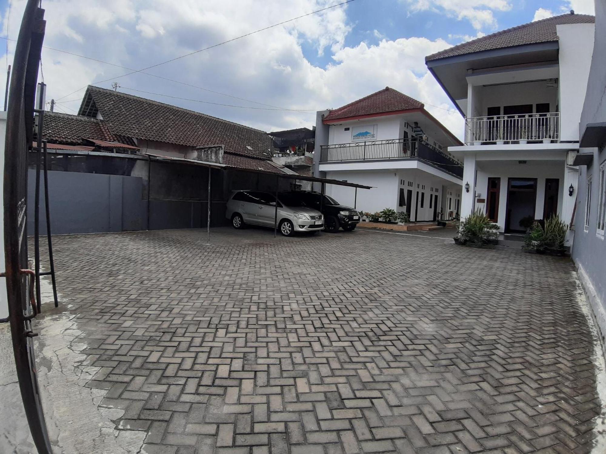 Oyo 2826 Panderman Residence Blitar Eksteriør billede