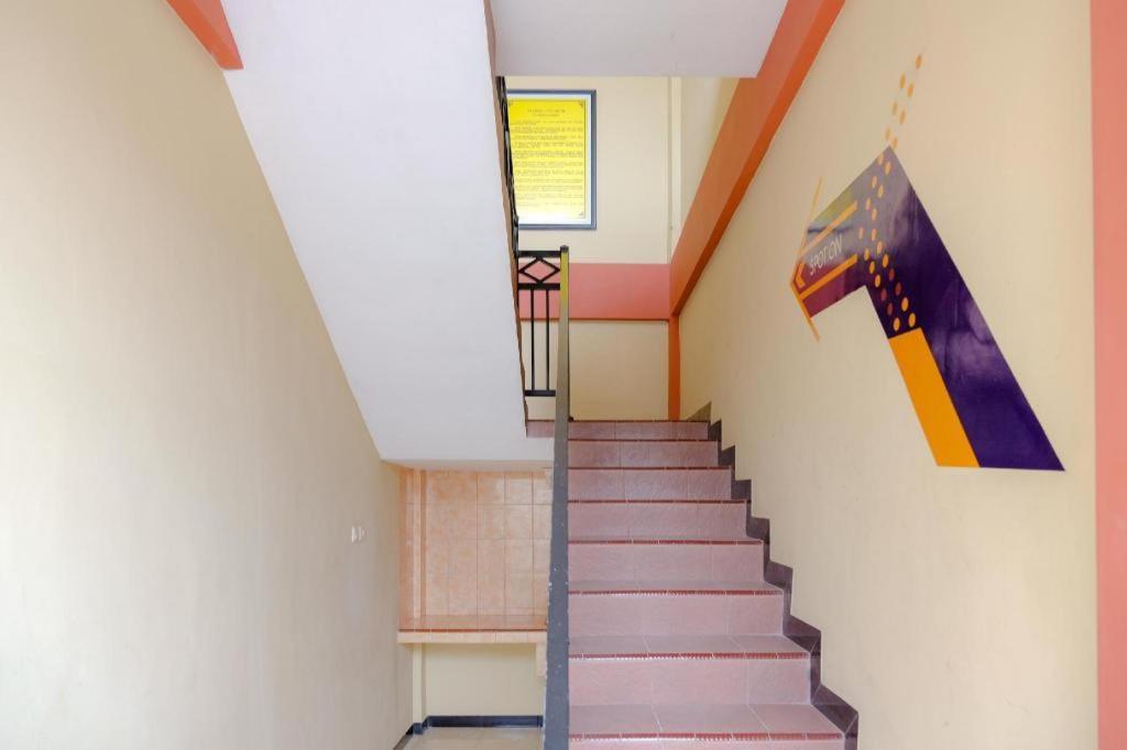 Oyo 2826 Panderman Residence Blitar Eksteriør billede