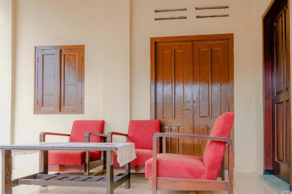 Oyo 2826 Panderman Residence Blitar Eksteriør billede